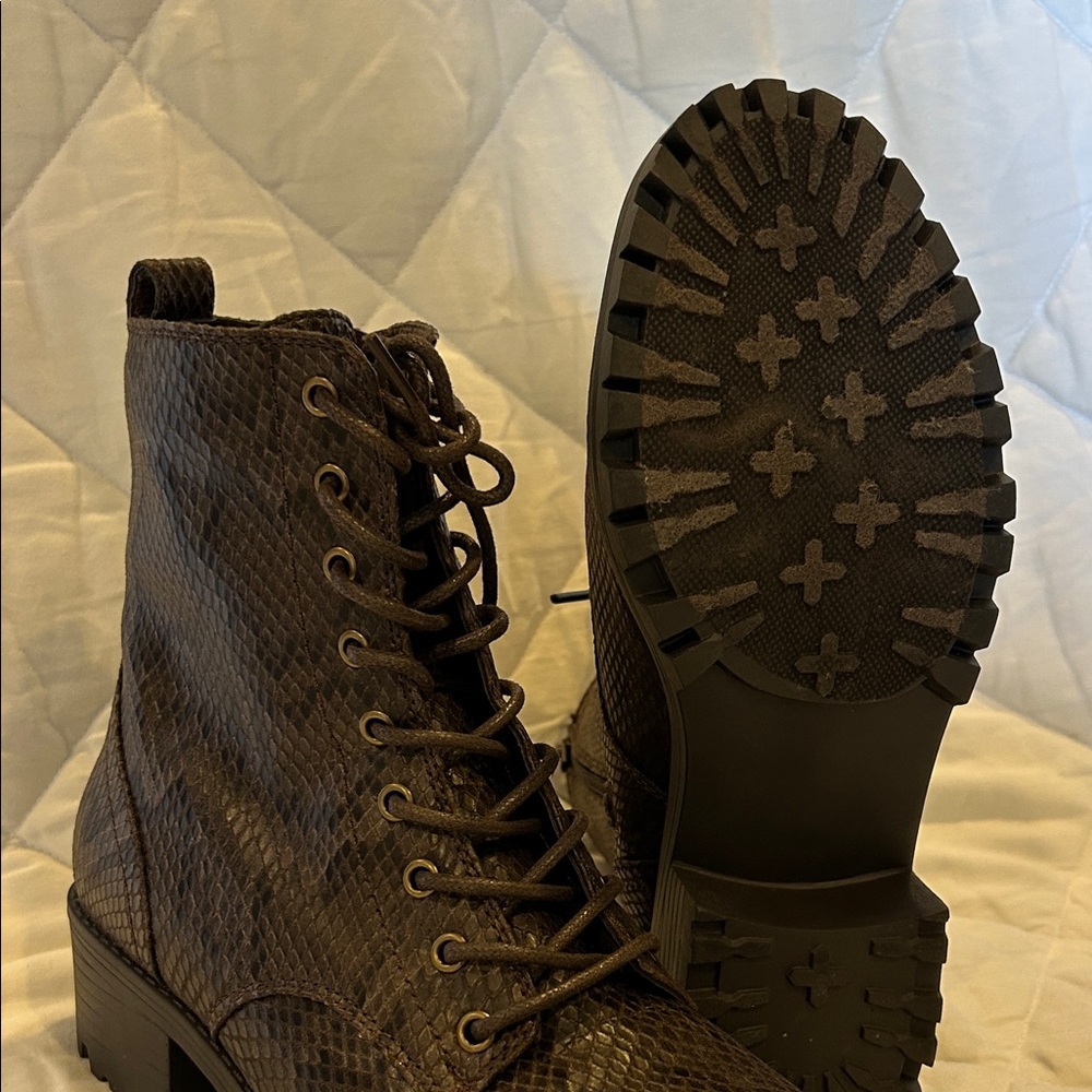 True Craft Snake Print Lace Up Hiker Boots Womens 8M
